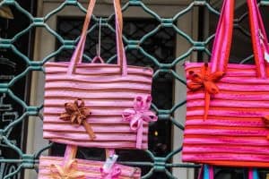 תיקים מעוצבים שיהפכו את ההופעה לייחודית