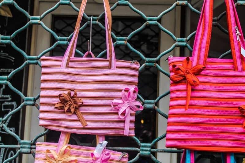 תיקים מעוצבים שיהפכו את ההופעה לייחודית