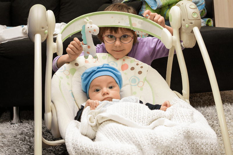 נדנדות לתינוקות - מאיזה גיל מותר לשים תינוק בנדנדה?